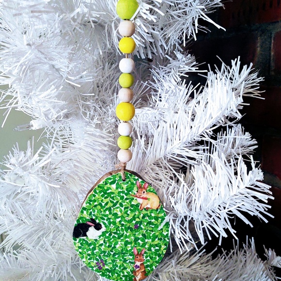HAND CRAFTED SPRING/EASTER BEADED WOOD ORNAMENT/TIERED TRAY DECOR/RABBIT DECOR - Picture 1 of 4